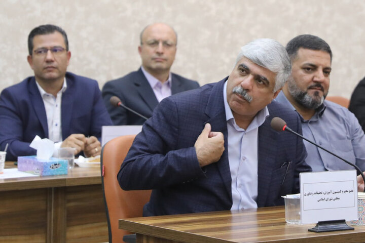 نشست تخصصی ارتباط دانشگاه با جامعه و صنعت باحضورکمیسیون آموزش معاونت علمی و فن آوری رییس جمهور و استاندار