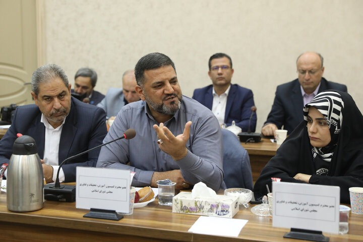 نشست تخصصی ارتباط دانشگاه با جامعه و صنعت باحضورکمیسیون آموزش معاونت علمی و فن آوری رییس جمهور و استاندار