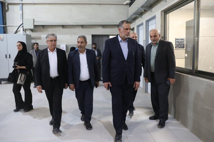 بازدید از چند شرکت دانش بنیان در پارک فن آوری استان