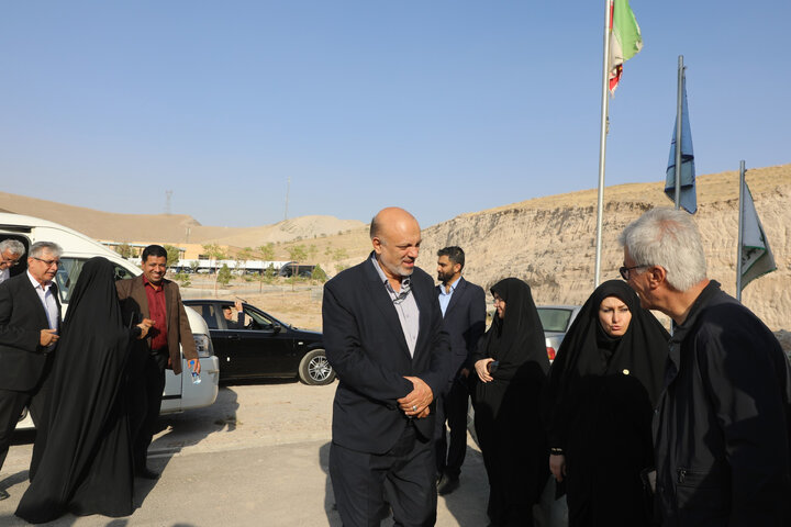 بازدید از چند شرکت دانش بنیان در پارک فن آوری استان