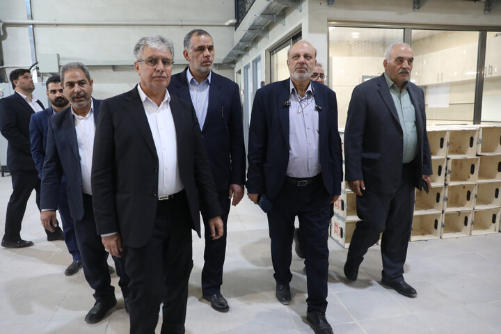 بازدید از چند شرکت دانش بنیان در پارک فن آوری استان