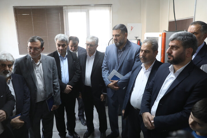 بازدید از چند شرکت دانش بنیان در پارک فن آوری استان