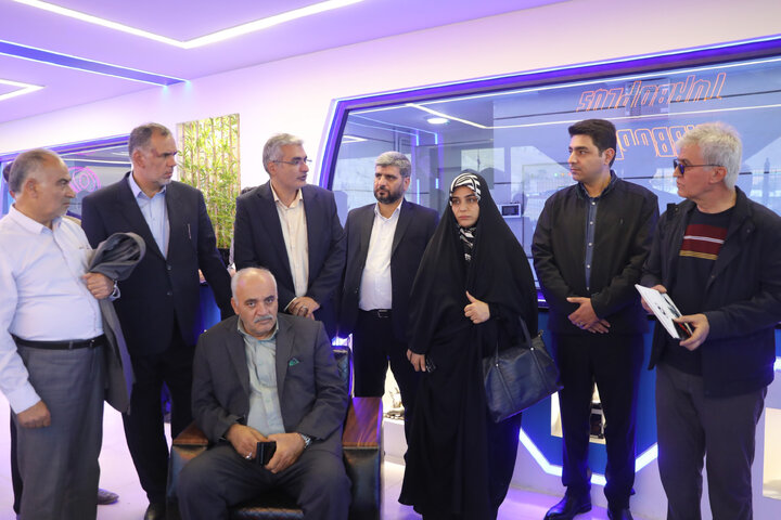 بازدید از چند شرکت دانش بنیان در پارک فن آوری استان