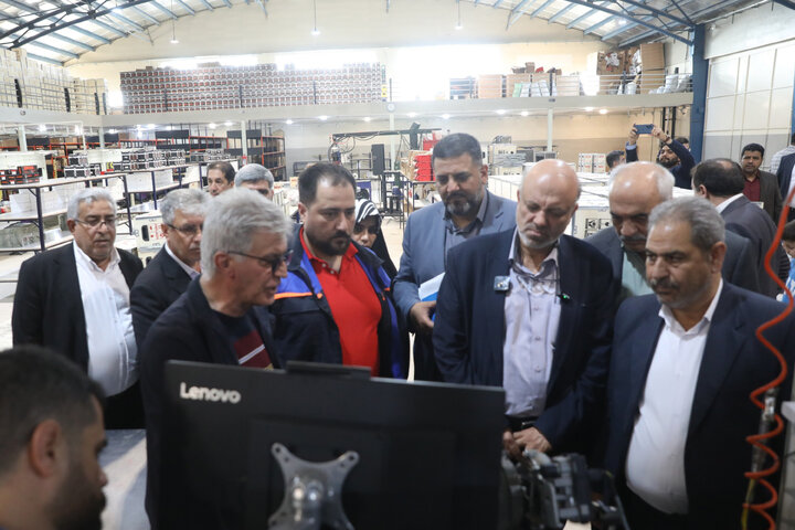 بازدید از چند شرکت دانش بنیان در پارک فن آوری استان