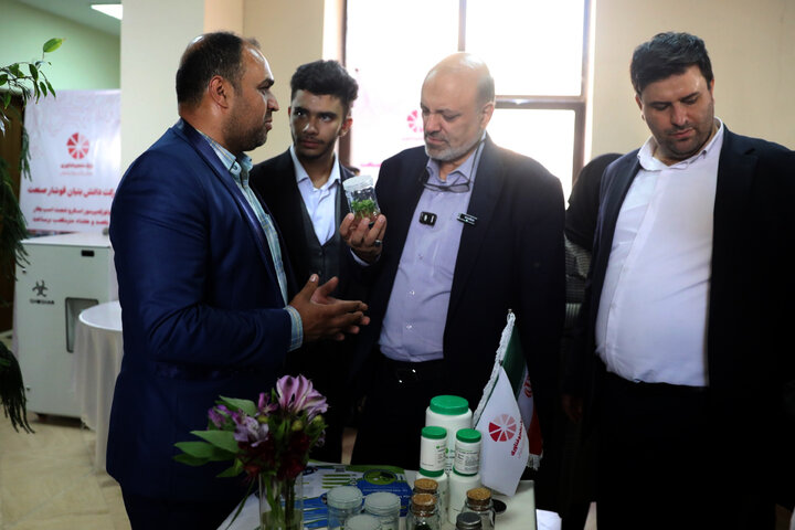 بازدید از نمایشگاه محصولات فن آورانه واقع در پارک علمی فن اوری
