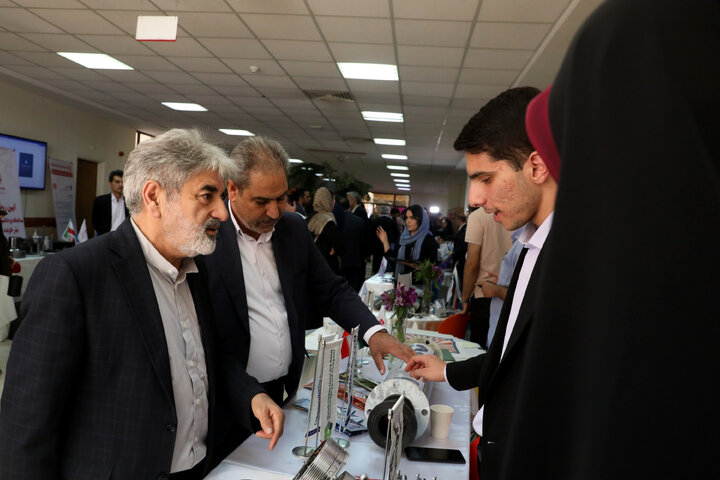 بازدید از نمایشگاه محصولات فن آورانه واقع در پارک علمی فن اوری
