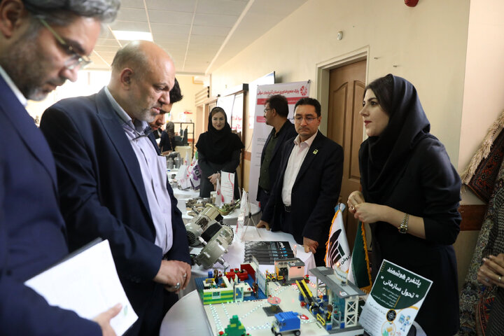 بازدید از نمایشگاه محصولات فن آورانه واقع در پارک علمی فن اوری