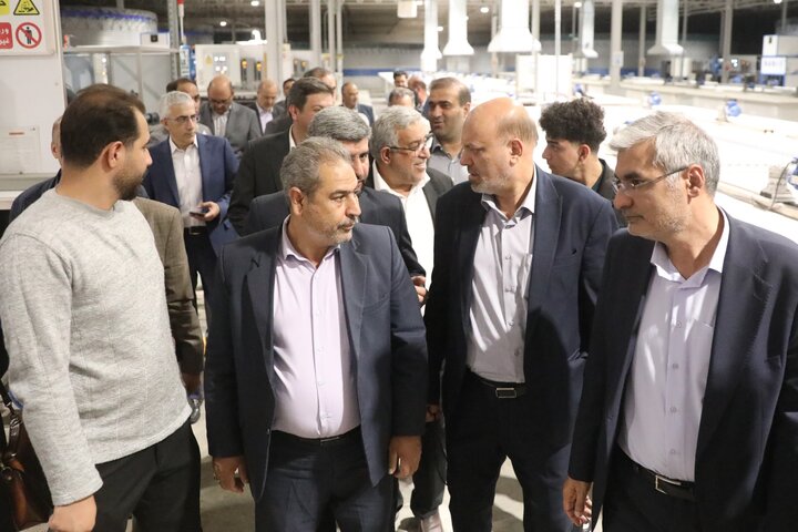 بازدید اعضای کمیسیون آموزش مجلس از شرکت دانش‌بنیان تولیدکننده محصولات کشاورزی