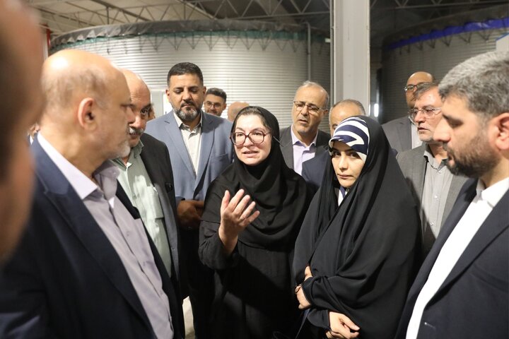 بازدید اعضای کمیسیون آموزش مجلس از شرکت دانش‌بنیان تولیدکننده محصولات کشاورزی