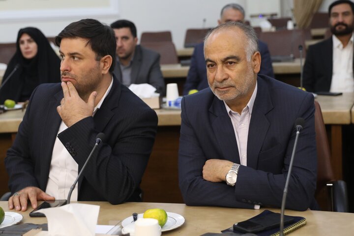 نشست جمع بندی سفر اعضای کمیسیون آموزش،تحقیقات و فن آوری به استان آذربایجان با حضور استاندار و  وزیر آموزش و پرورش  (1)