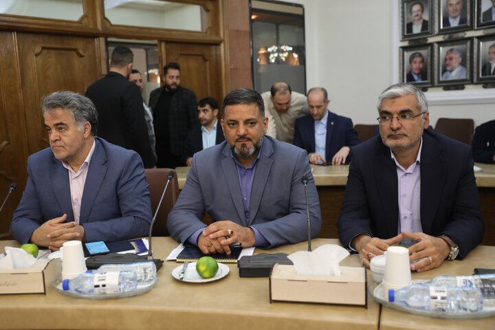 نشست جمع بندی سفر اعضای کمیسیون آموزش،تحقیقات و فن آوری به استان آذربایجان با حضور استاندار و  وزیر آموزش و پرورش  (1)