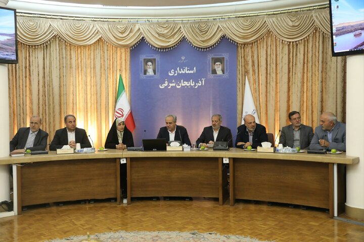 نشست جمع بندی سفر اعضای کمیسیون آموزش،تحقیقات و فن آوری به استان آذربایجان با حضور استاندار و  وزیر آموزش و پرورش  (1)