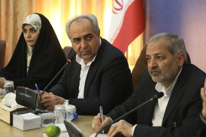 نشست جمع بندی سفر اعضای کمیسیون آموزش،تحقیقات و فن آوری به استان آذربایجان با حضور استاندار و  وزیر آموزش و پرورش  (1)