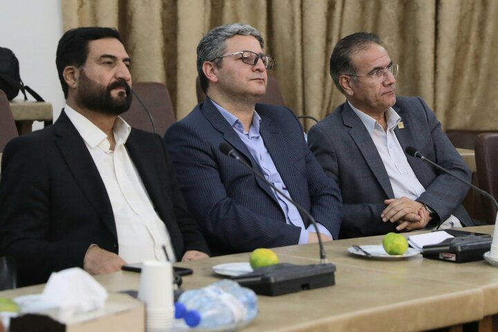 نشست جمع بندی سفر اعضای کمیسیون آموزش،تحقیقات و فن آوری به استان آذربایجان با حضور استاندار و  وزیر آموزش و پرورش  (1)
