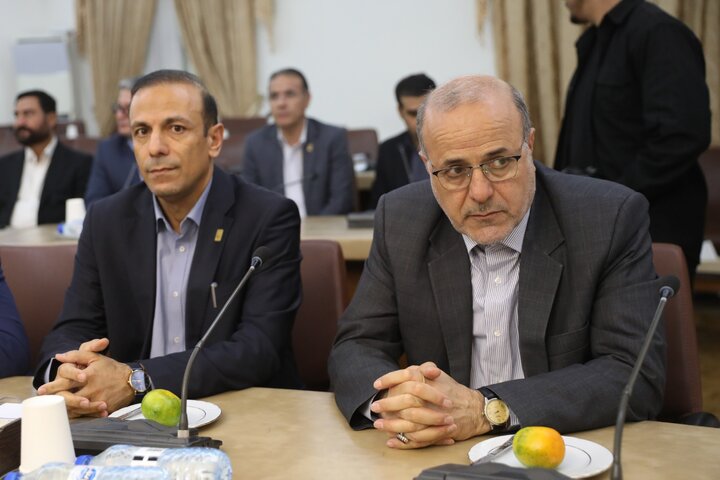 نشست جمع بندی سفر اعضای کمیسیون آموزش،تحقیقات و فن آوری به استان آذربایجان با حضور استاندار و  وزیر آموزش و پرورش  (1)