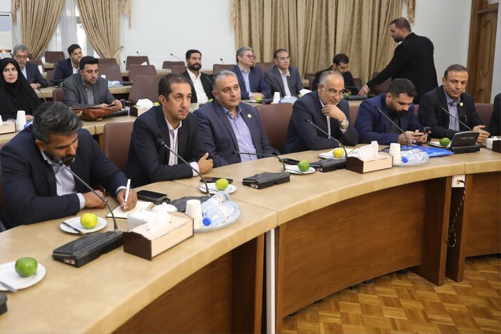 نشست جمع بندی سفر اعضای کمیسیون آموزش،تحقیقات و فن آوری به استان آذربایجان با حضور استاندار و  وزیر آموزش و پرورش  (1)