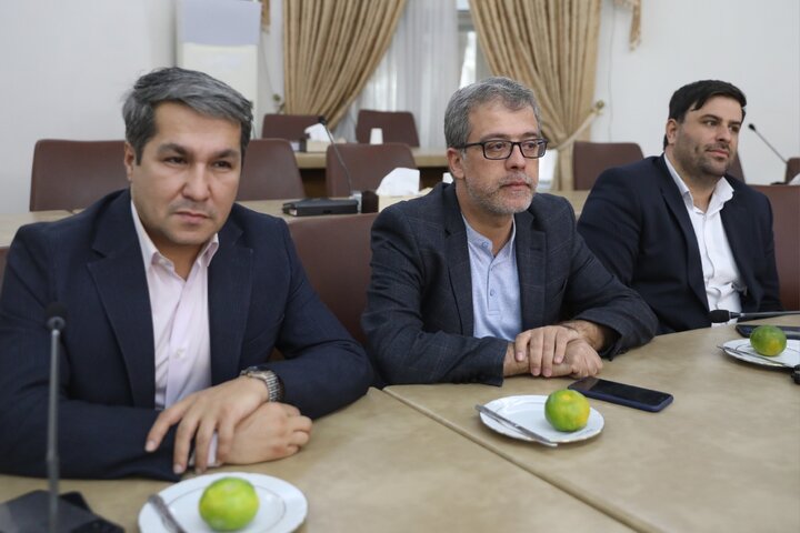 نشست جمع بندی سفر اعضای کمیسیون آموزش،تحقیقات و فن آوری به استان آذربایجان با حضور استاندار و  وزیر آموزش و پرورش  (1)