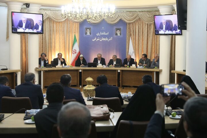 نشست جمع بندی سفر اعضای کمیسیون آموزش،تحقیقات و فن آوری به استان آذربایجان با حضور استاندار و  وزیر آموزش و پرورش  (1)