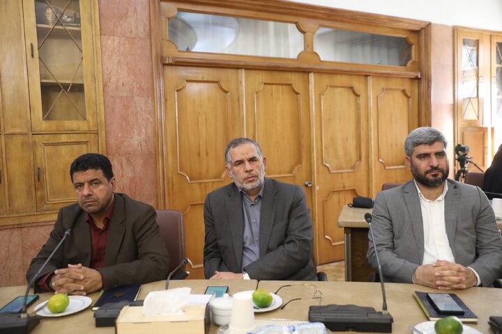 نشست جمع بندی سفر اعضای کمیسیون آموزش،تحقیقات و فن آوری به استان آذربایجان با حضور استاندار و  وزیر آموزش و پرورش  (1)