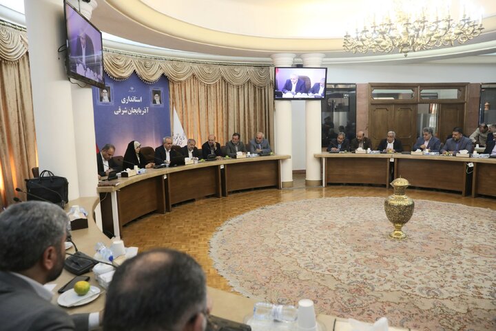نشست جمع بندی سفر اعضای کمیسیون آموزش،تحقیقات و فن آوری به استان آذربایجان با حضور استاندار و  وزیر آموزش و پرورش  (1)
