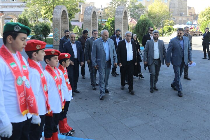 نشست مشترک اعضای کمیسیون آموزش تحقیقات و فن آوری با وزیر آموزش و پرورش و مدیران ،روسای نواحی و مناطق استان آذربایجان شرقی