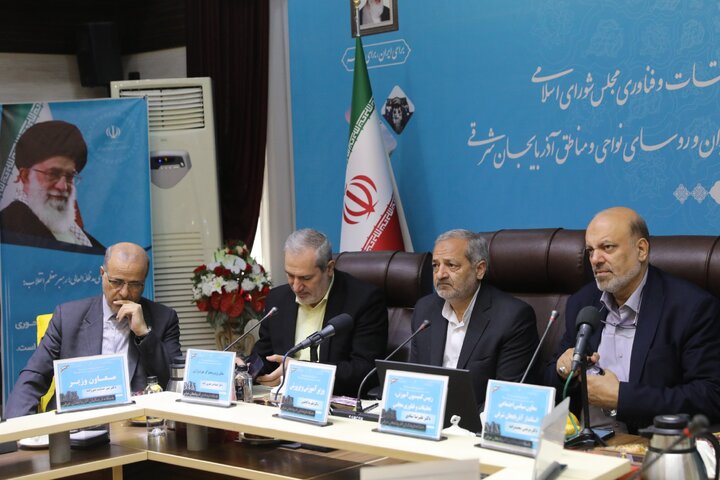 نشست مشترک اعضای کمیسیون آموزش تحقیقات و فن آوری با وزیر آموزش و پرورش و مدیران ،روسای نواحی و مناطق استان آذربایجان شرقی