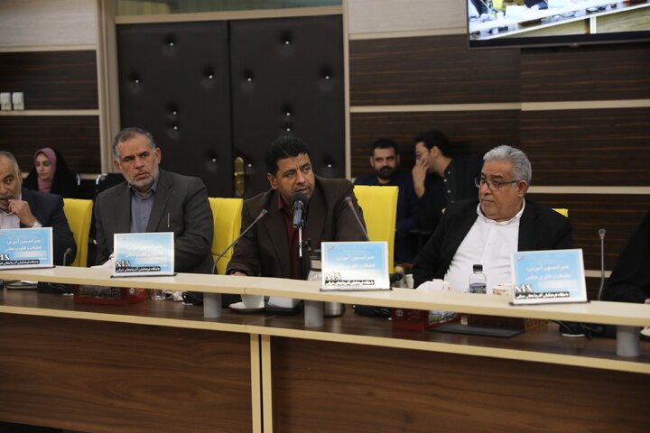 نشست مشترک اعضای کمیسیون آموزش تحقیقات و فن آوری با وزیر آموزش و پرورش و مدیران ،روسای نواحی و مناطق استان آذربایجان شرقی