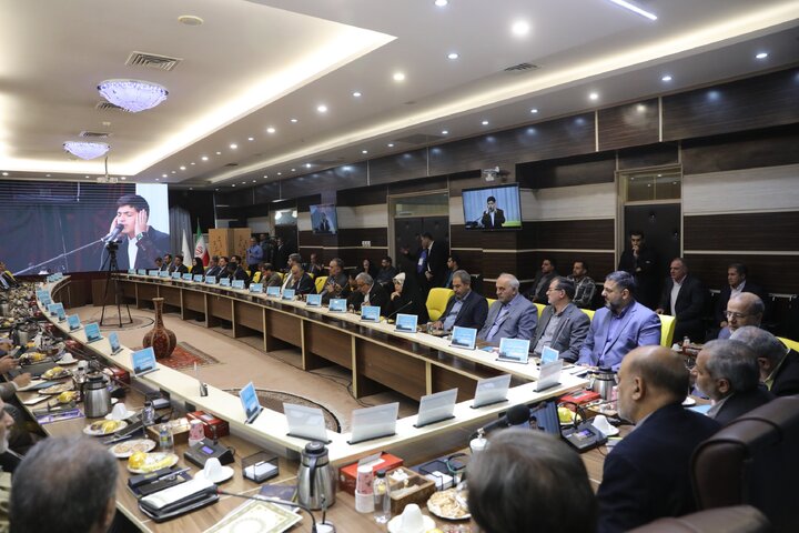 نشست مشترک اعضای کمیسیون آموزش تحقیقات و فن آوری با وزیر آموزش و پرورش و مدیران ،روسای نواحی و مناطق استان آذربایجان شرقی