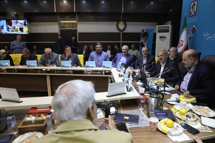 نشست مشترک اعضای کمیسیون آموزش تحقیقات و فن آوری با وزیر آموزش و پرورش و مدیران ،روسای نواحی و مناطق استان آذربایجان شرقی