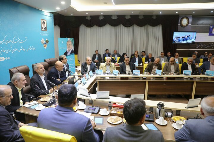 نشست مشترک اعضای کمیسیون آموزش تحقیقات و فن آوری با وزیر آموزش و پرورش و مدیران ،روسای نواحی و مناطق استان آذربایجان شرقی