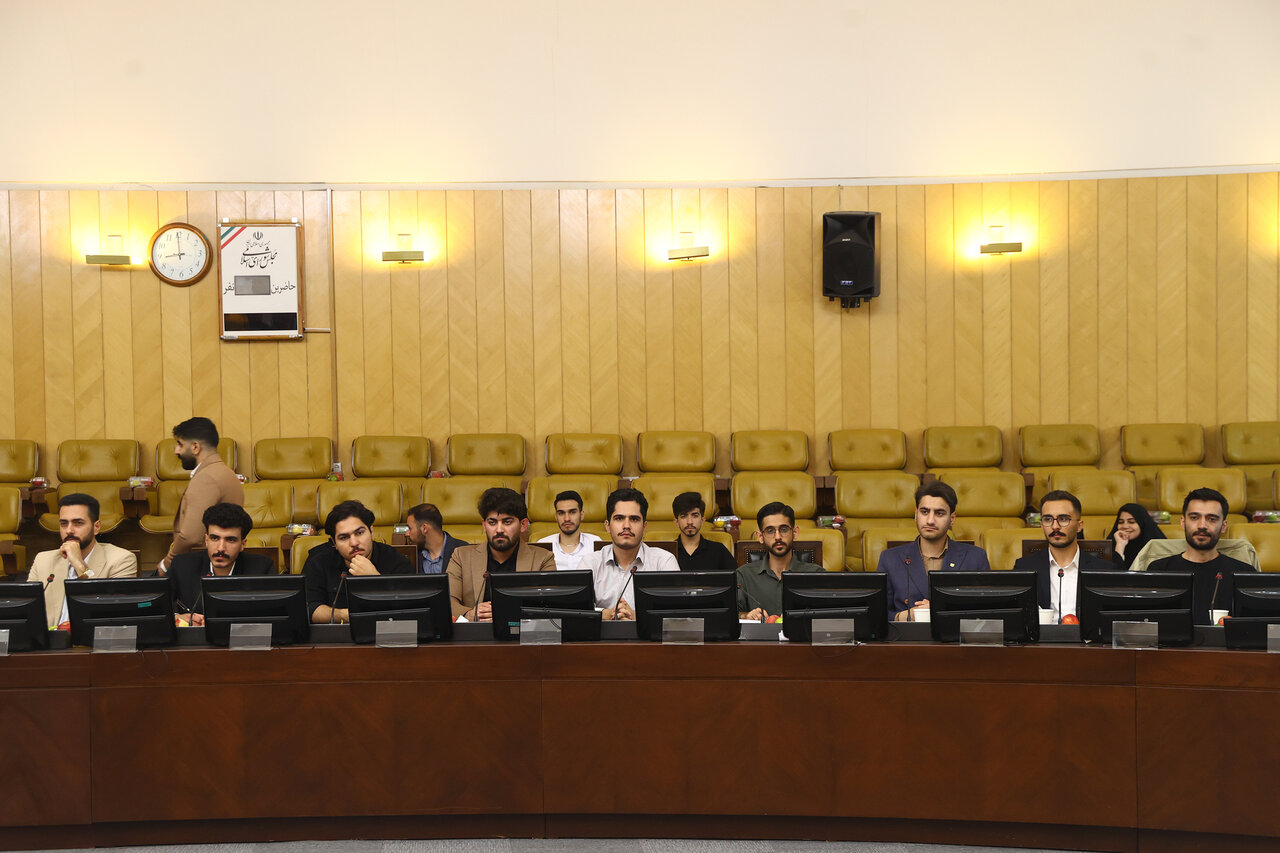 ابراهیمپور: مجلس در مسیر کاهش مدرکگرایی و ارتقای مهارتمحوری دانشگاهها است/ حاجی بابایی: اساتید و دانشجویان باید درگیر حل مسائل واقعی صنعت و جامعه شوند