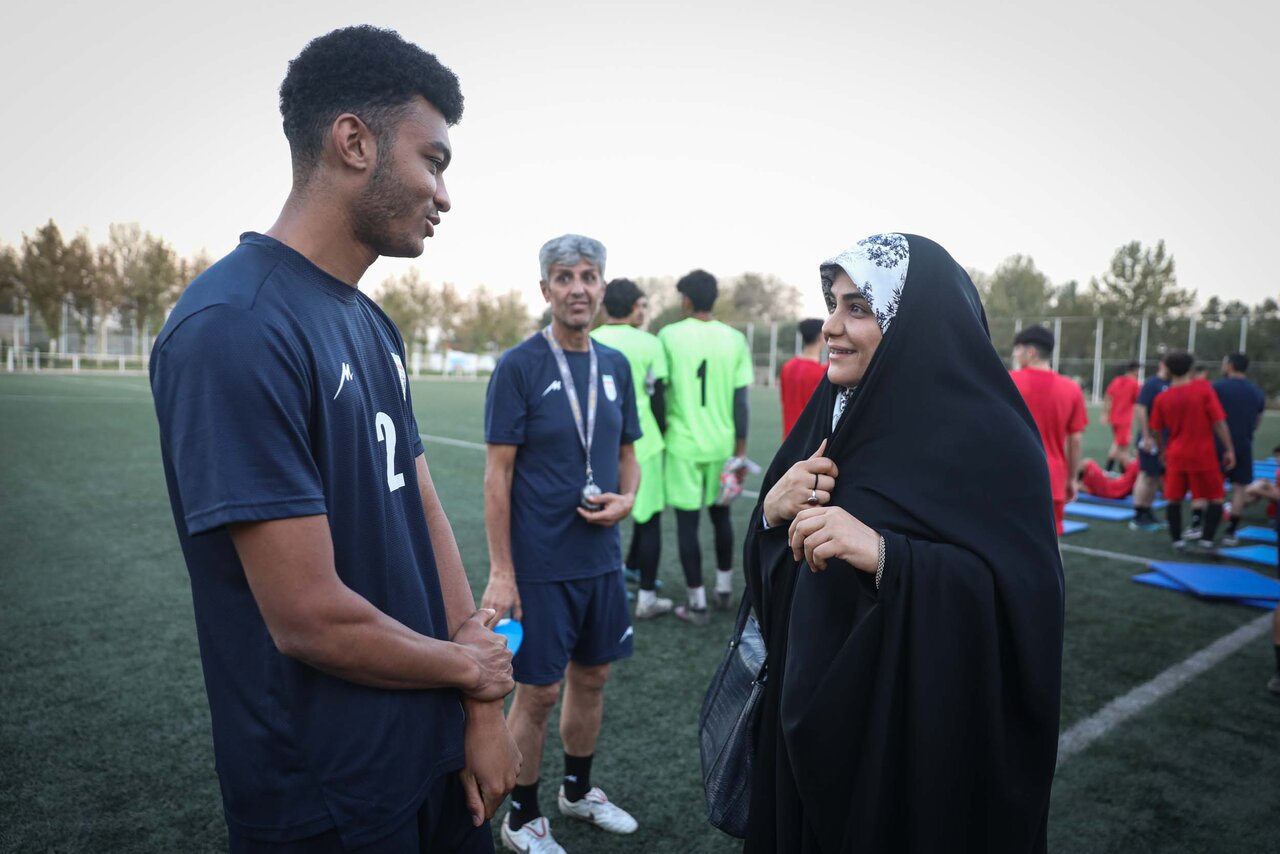 اعزام تیمهای فوتبال و فوتسال به رقابتهای قهرمانی با وجود چالشهای اقتصادی/ حمایت قاطع از توسعه ورزش بانوان/ قدردانی نمایندگان از کسب سهمیه تاریخی جام جهانی توسط دختران