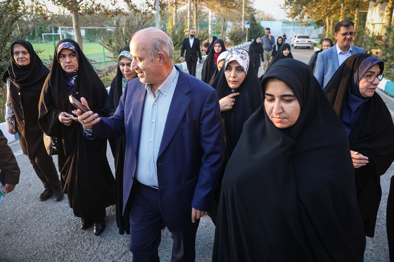 اعزام تیمهای فوتبال و فوتسال به رقابتهای قهرمانی با وجود چالشهای اقتصادی/ حمایت قاطع از توسعه ورزش بانوان/ قدردانی نمایندگان از کسب سهمیه تاریخی جام جهانی توسط دختران