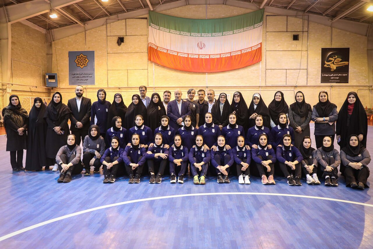 اعزام تیمهای فوتبال و فوتسال به رقابتهای قهرمانی با وجود چالشهای اقتصادی/ حمایت قاطع از توسعه ورزش بانوان/ قدردانی نمایندگان از کسب سهمیه تاریخی جام جهانی توسط دختران