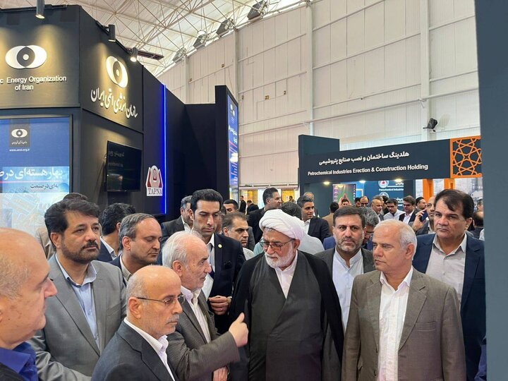 بازدید اعضای کمیسیون انرژی مجلس از نمایشگاه بین المللی نفت و اکسپو شیراز