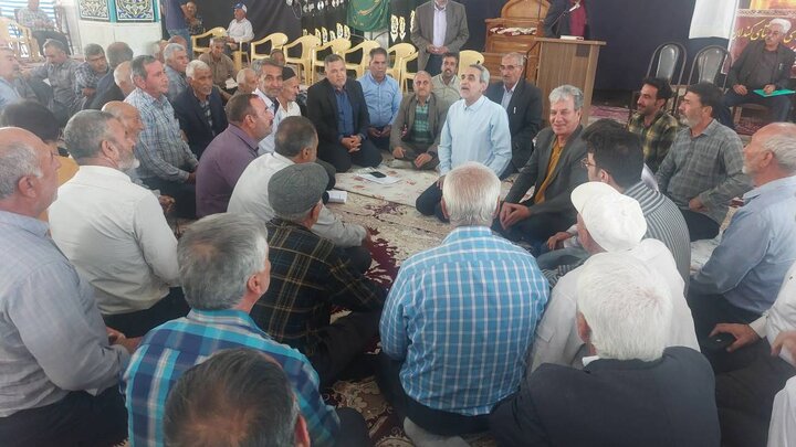 دیدار جمعی از کشاورزان و اهالی روستاهای اصفهان با عباس مقتدایی