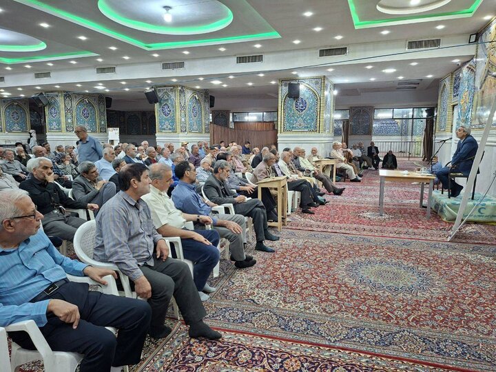 برگزاری نشست فعالان فرهنگی و سیاسی اصفهان با حضور مقتدایی