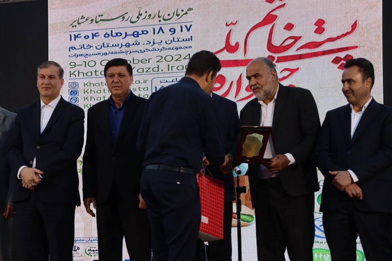 حضور صباغیان بافقی در نخستین جشنواره ملی پسته خاتم/ضرورت استفاده بهینه از ظرفیتهای بالقوه شهرستان خاتم در حوزه تولید پسته