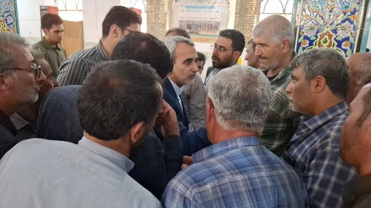 دیدار جمعی از کشاورزان و اهالی روستاهای اصفهان با عباس مقتدایی