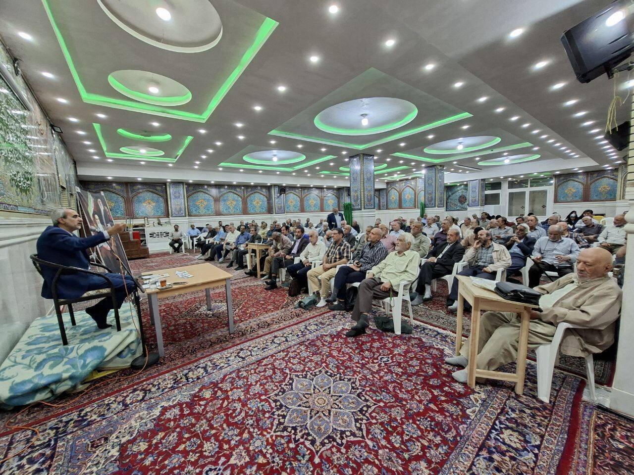 برگزاری نشست فعالان فرهنگی و سیاسی اصفهان با حضور مقتدایی