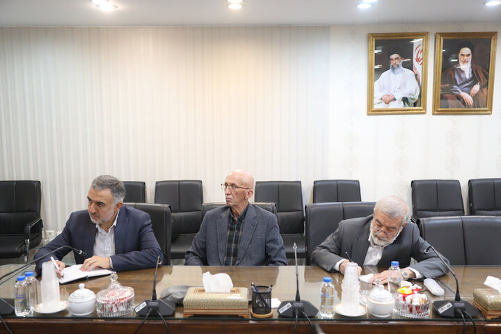 نشست اعضای مجمع نمایندگان تهران با وزیر راه و شهرسازی