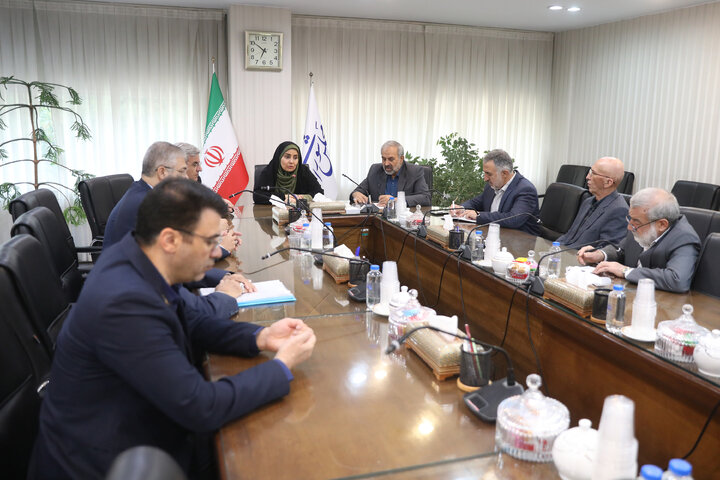 نشست اعضای مجمع نمایندگان تهران با وزیر راه و شهرسازی