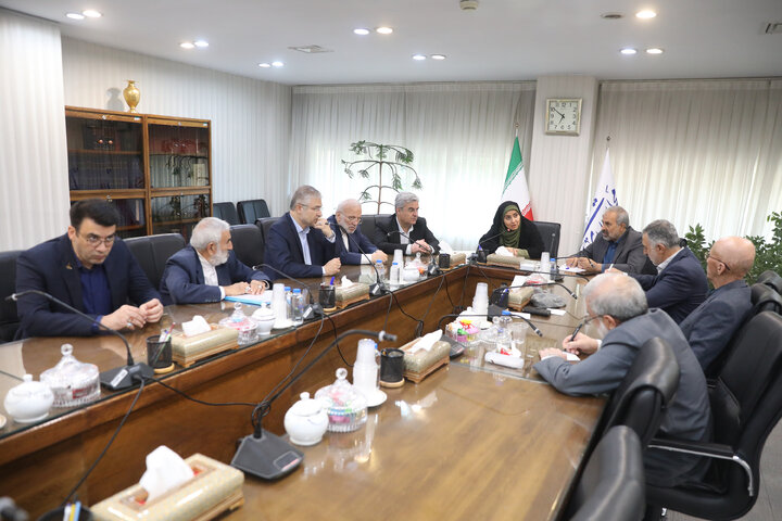 نشست اعضای مجمع نمایندگان تهران با وزیر راه و شهرسازی