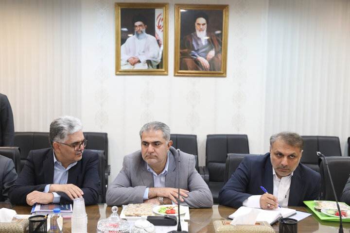 نشست اعضای مجمع نمایندگان تهران با وزیر راه و شهرسازی