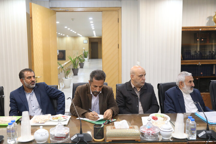 نشست اعضای مجمع نمایندگان تهران با وزیر راه و شهرسازی