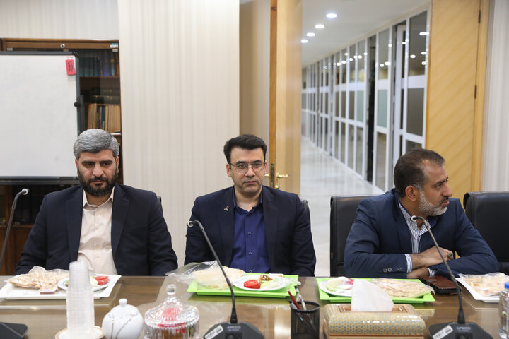 نشست اعضای مجمع نمایندگان تهران با وزیر راه و شهرسازی