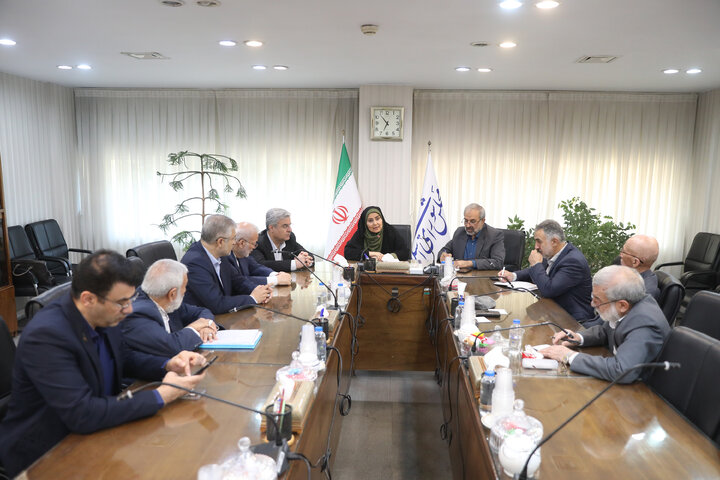 نشست اعضای مجمع نمایندگان تهران با وزیر راه و شهرسازی