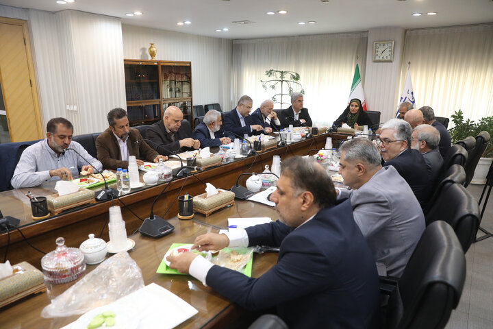 نشست اعضای مجمع نمایندگان تهران با وزیر راه و شهرسازی