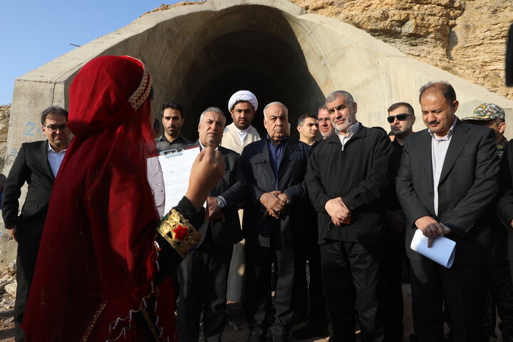 بازدید نیکزاد از  پروژه راه آهن گلگهر به شیراز در شهرستان فسا
