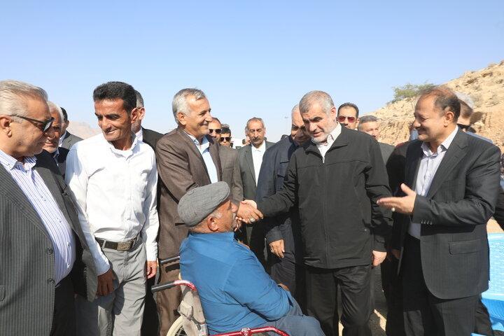 مراسم آغاز عملیات اجرایی بازسازی جاده قدیم داراب به فسا با حضور نیکزاد